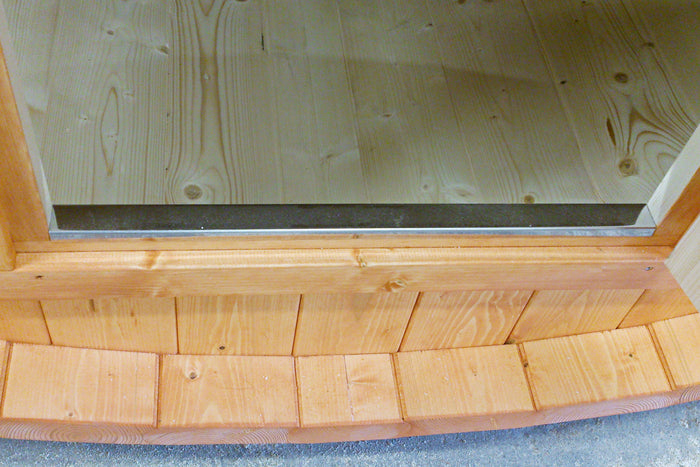 Wolff Finnhaus Saunafass Sena 2333 Bausatz mit schwarzen Dachschindeln