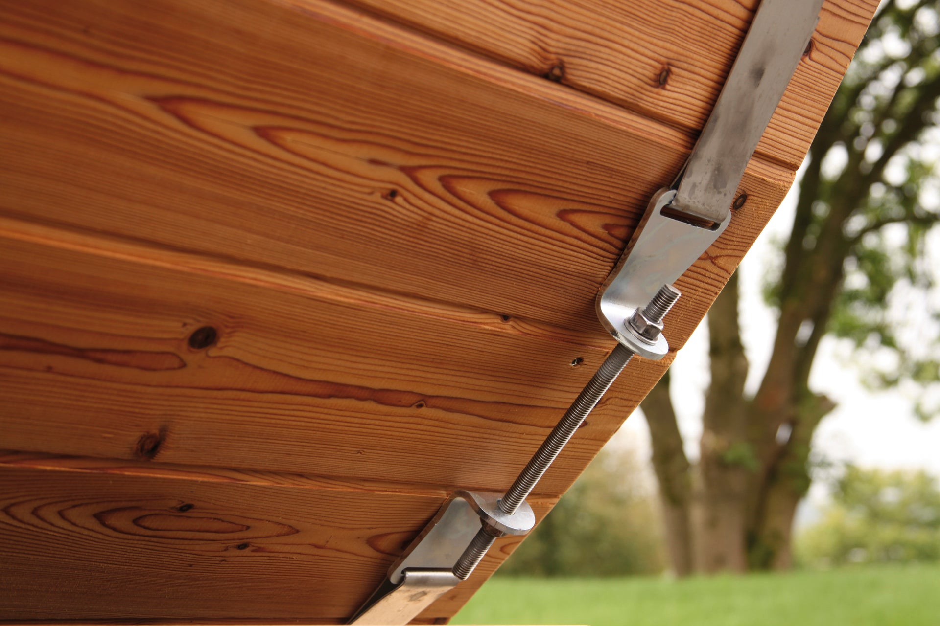 Wolff Finnhaus Saunafass Senta 2333 Thermoholz Bausatz mit schwarzen Dachschindeln