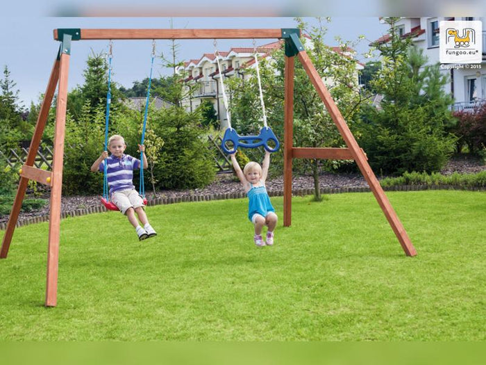 FUNGOO SWING FLY 2.0 (Schaukelgestell mit roter Schaukelsitz und grüner Schaukelsitz) / NADELHOLZ te