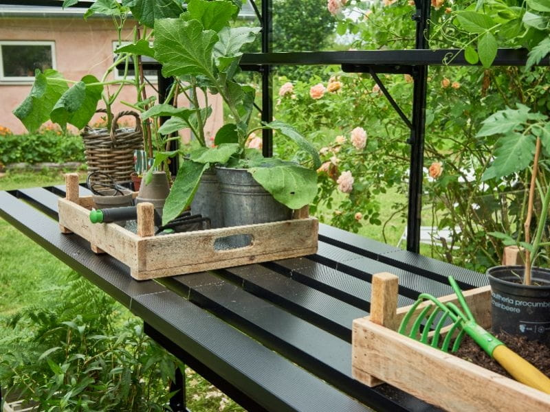 Halls Gewächshaus Integrierter Tisch - Cotswold - schwarz - 7 Sektionen