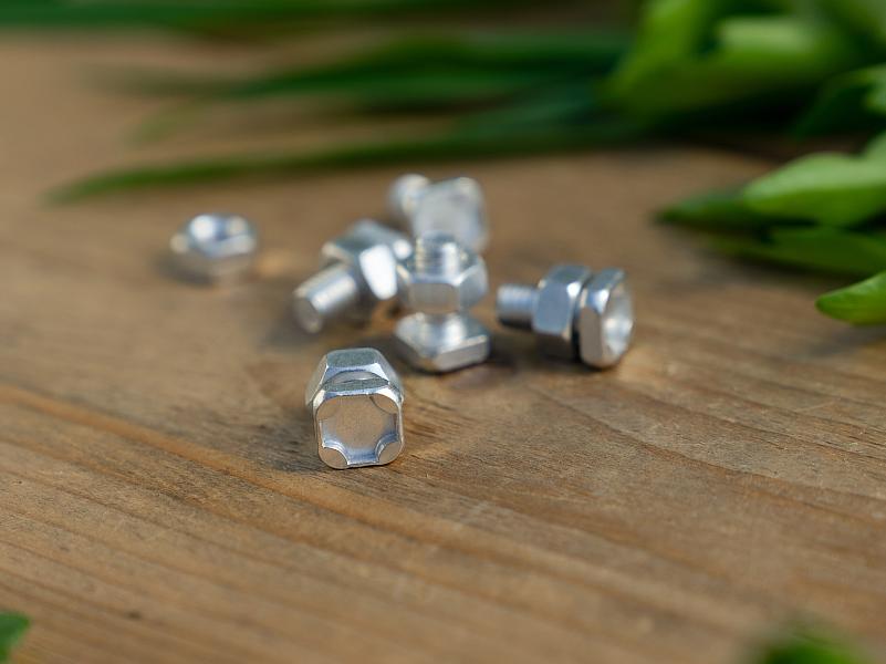 Vitavia Schrauben- und Mutternsatz quadratisch