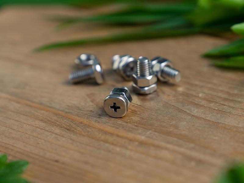 Vitavia Stahlschrauben und Mutternsatz