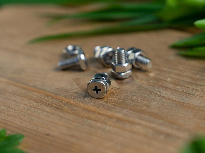 Vitavia Stahlschrauben und Mutternsatz