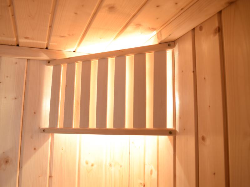 Weka Premium-Massivholzsauna Turku 1 GT Sparset 1 inkl. 7,5 kW Sauna-Ofen