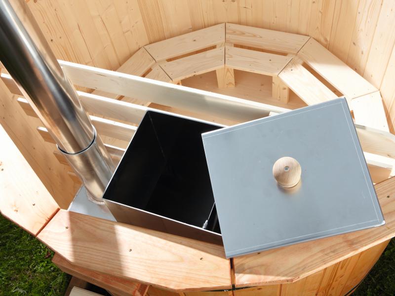 Wolff Finnhaus Badebottich Hot Tub de luxe Eiche mit grauem GFK-Einsatz, integriertem Außenofen