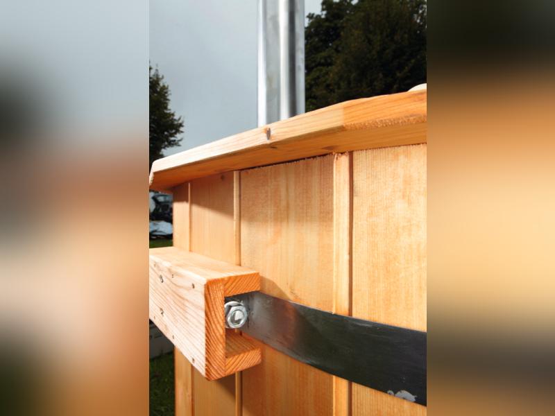 Wolff Finnhaus Badebottich Hot Tub de luxe Dunkelgrau mit weißem GFK-Einsatz, integriertem Außenofen