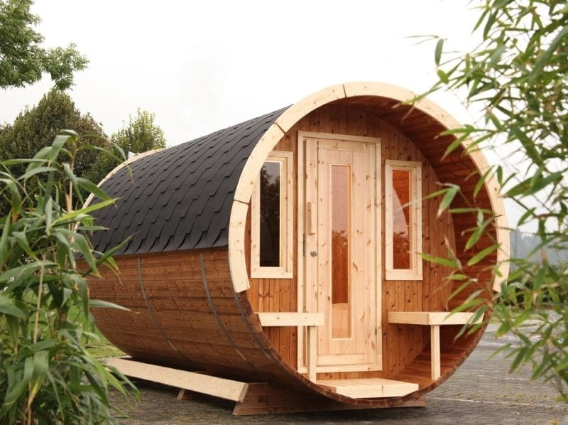 Wolff Finnhaus Campingfass 480, 2-Raum montiert mit schwarzen Dachschindeln