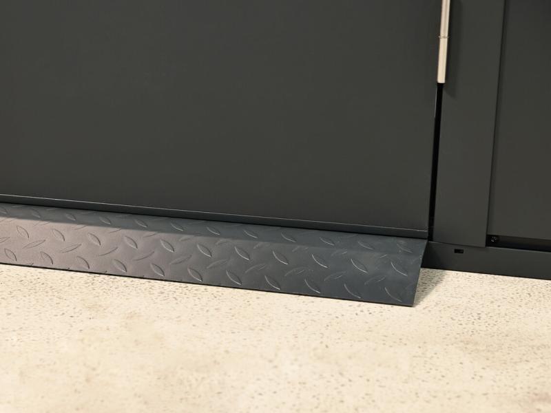 Wolff Finnhaus Metall Bodenrampe Einzeltür