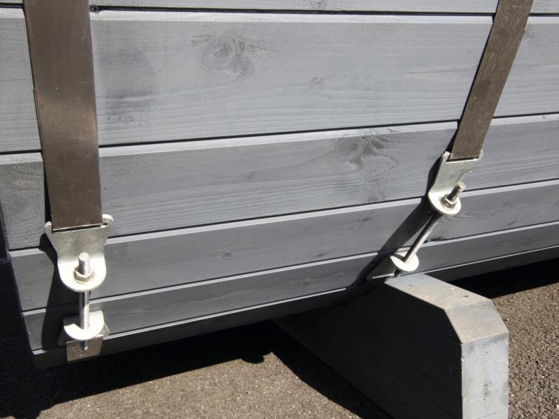 Wolff Finnhaus Saunafass 280 de luxe montiert DS schwarz Anstrich Hellgrau