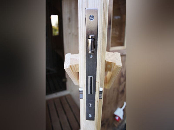 Wolff Finnhaus Saunafass Basic 230 montiert DS schwarz Anstrich Walnuss