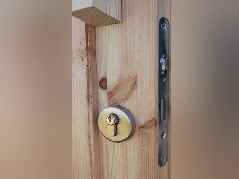 Wolff Finnhaus Saunafass Basic 230 montiert DS schwarz Anstrich Walnuss