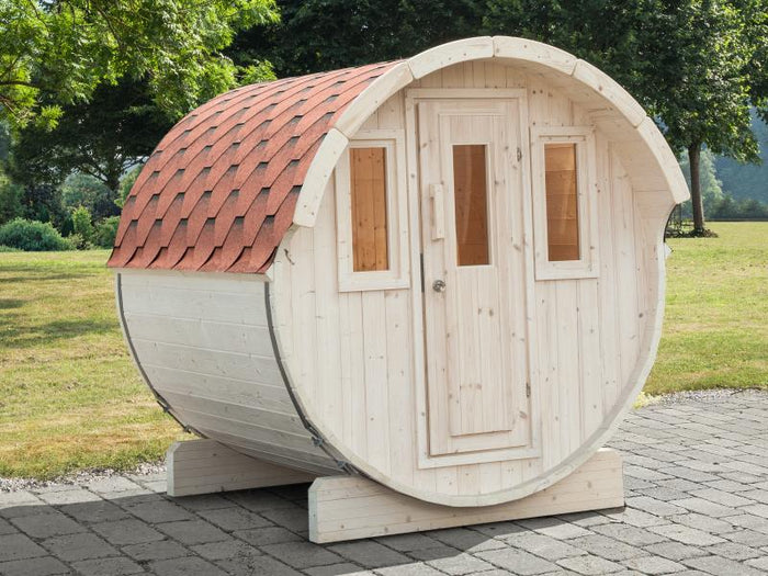 Wolff Finnhaus Saunafass Basic 230 montiert mit roten Dachschindeln