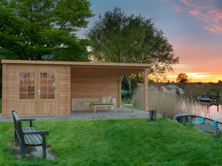 Palmako Blockbohlenhaus Ella 6,9 + 10,0 mit Anbaudach und Rückwand 28 mm braune Tauchgrundierung