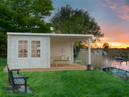 Palmako Blockbohlenhaus Ella 6,9 + 8,2 mit Anbaudach und Rückwand 28 mm transparente Tauchgrundierun