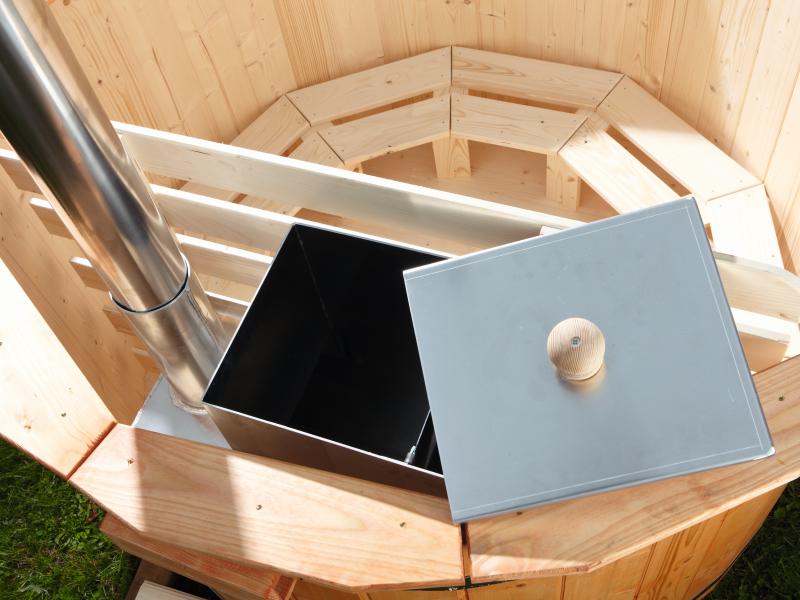 Wolff Finnhaus Badebottich Hot Tub de luxe Dunkelgrau mit weißem GFK-Einsatz, integriertem Außenofen