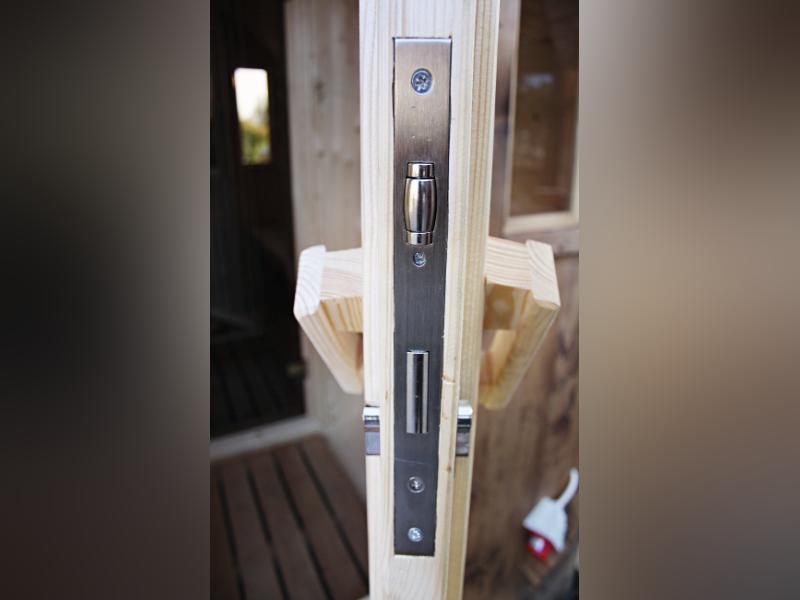 Wolff Finnhaus Saunafass 280 de luxe montiert DS schwarz Anstrich Walnuss