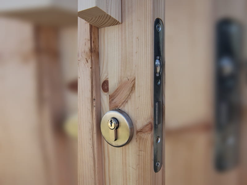 Wolff Finnhaus Saunafass Basic 250 montiert DS schwarz Anstrich Walnuss