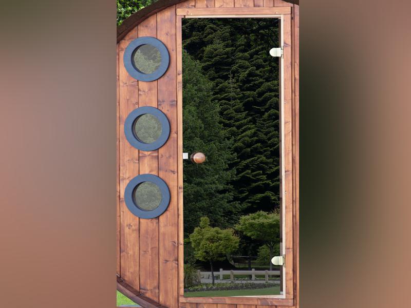 Wolff Finnhaus Saunafass Mini 160 komplett montiert inkl. schwarzen Schindeln